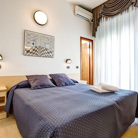 Hotel Villa Dei Gerani Rimini Ngoại thất bức ảnh