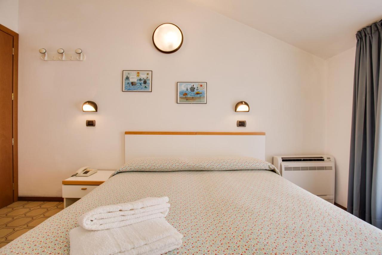Hotel Villa Dei Gerani Rimini Ngoại thất bức ảnh