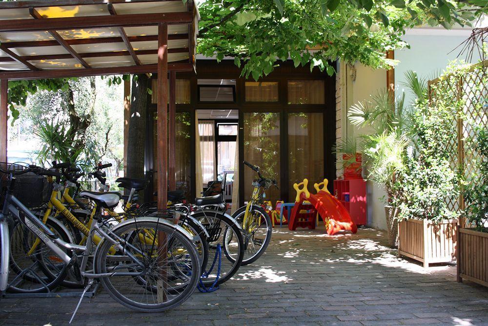 Hotel Villa Dei Gerani Rimini Ngoại thất bức ảnh