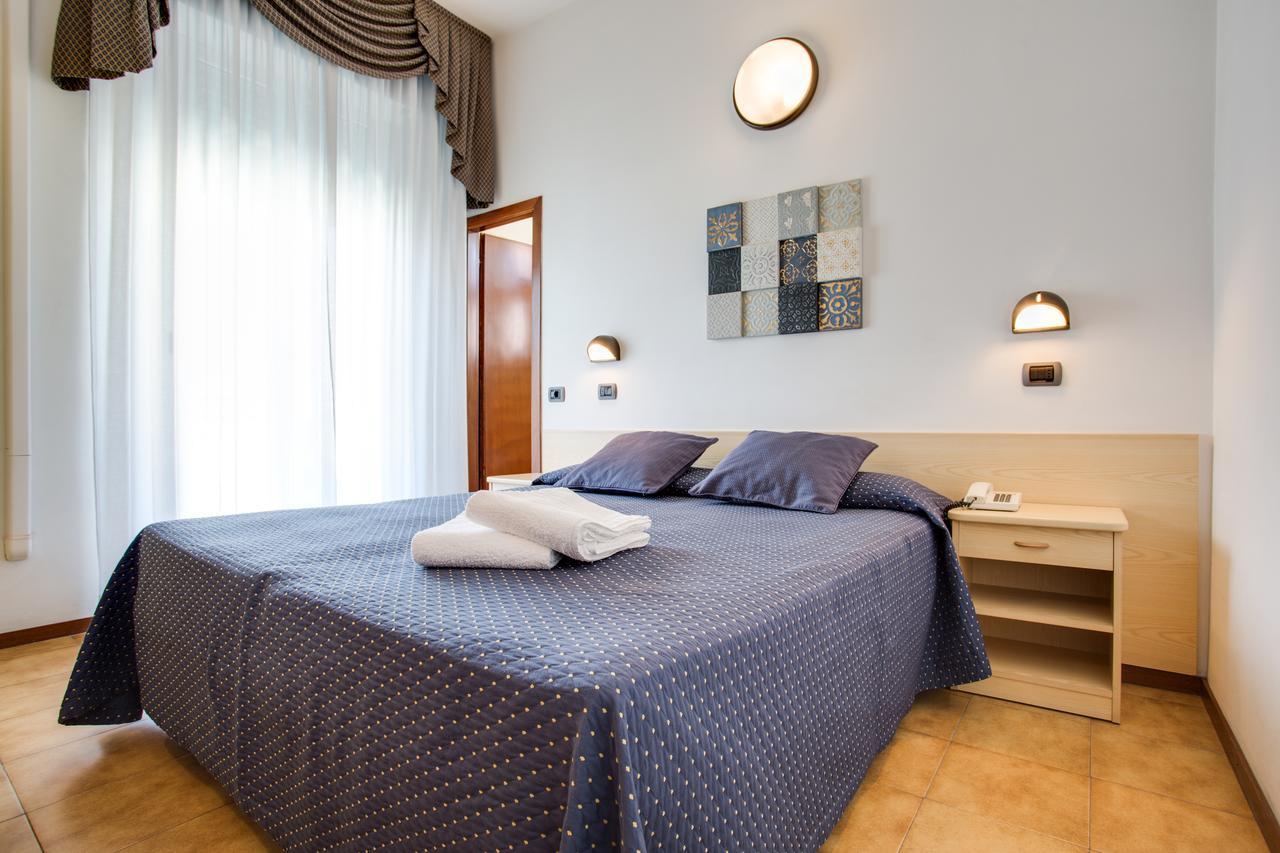 Hotel Villa Dei Gerani Rimini Ngoại thất bức ảnh