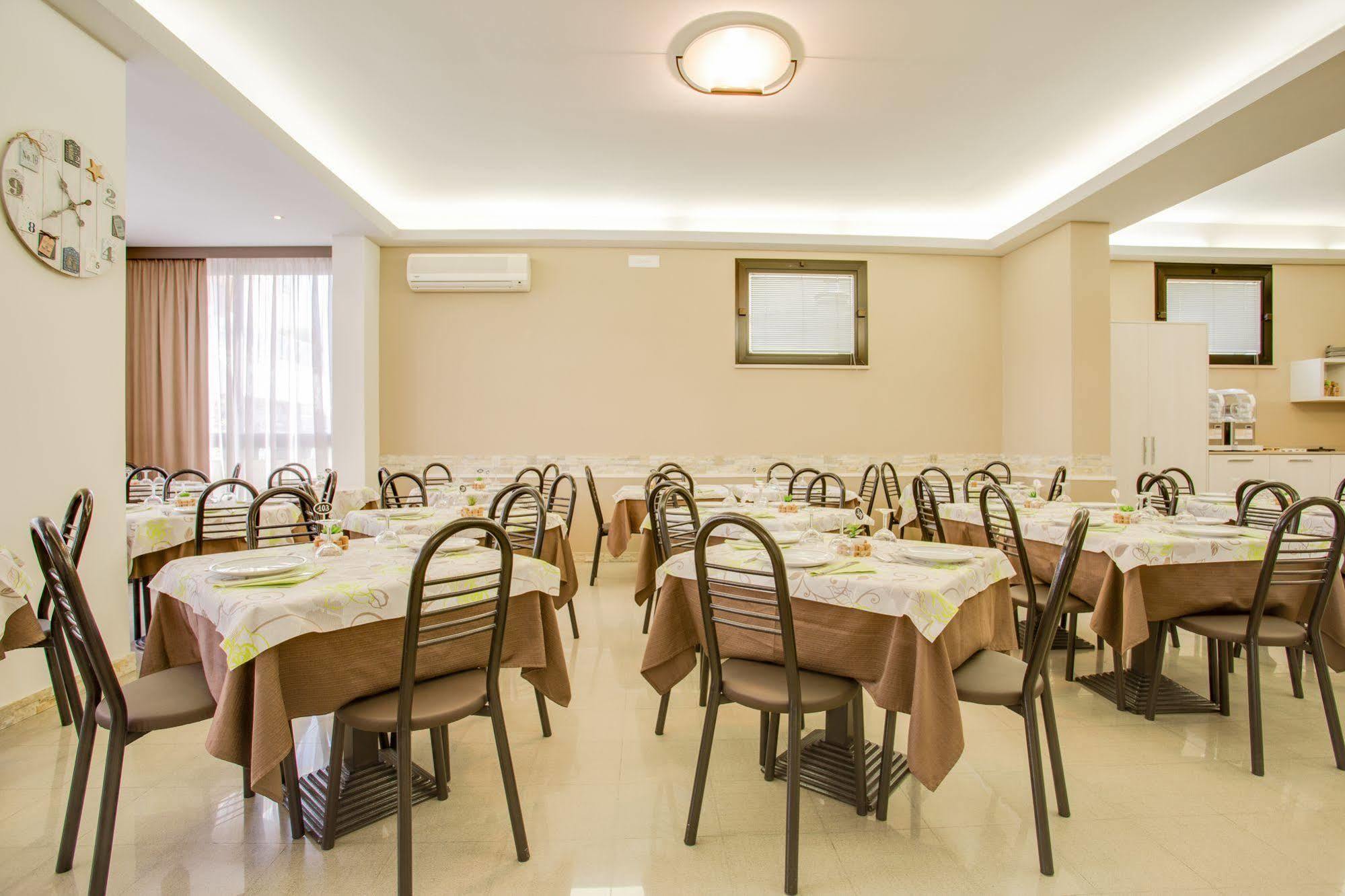 Hotel Villa Dei Gerani Rimini Ngoại thất bức ảnh