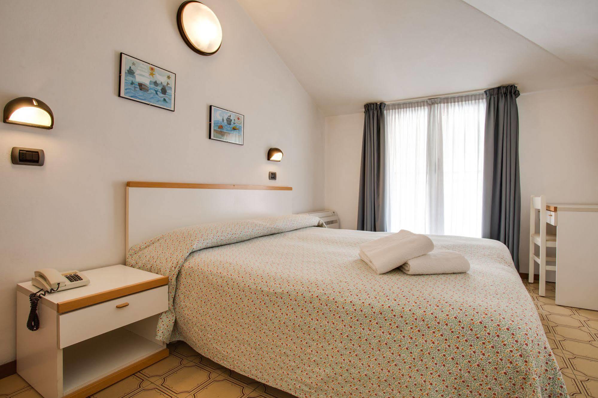 Hotel Villa Dei Gerani Rimini Ngoại thất bức ảnh
